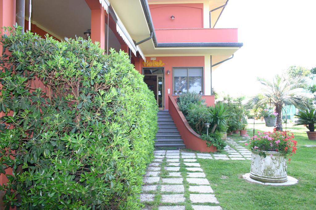 Hotel Le Rotonde Massaciuccoli Luaran gambar